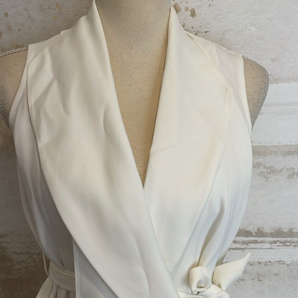 NWT BEBE DECO DOLL WHITE WRAP TOP SIZE 0 - Picture 2 of 6